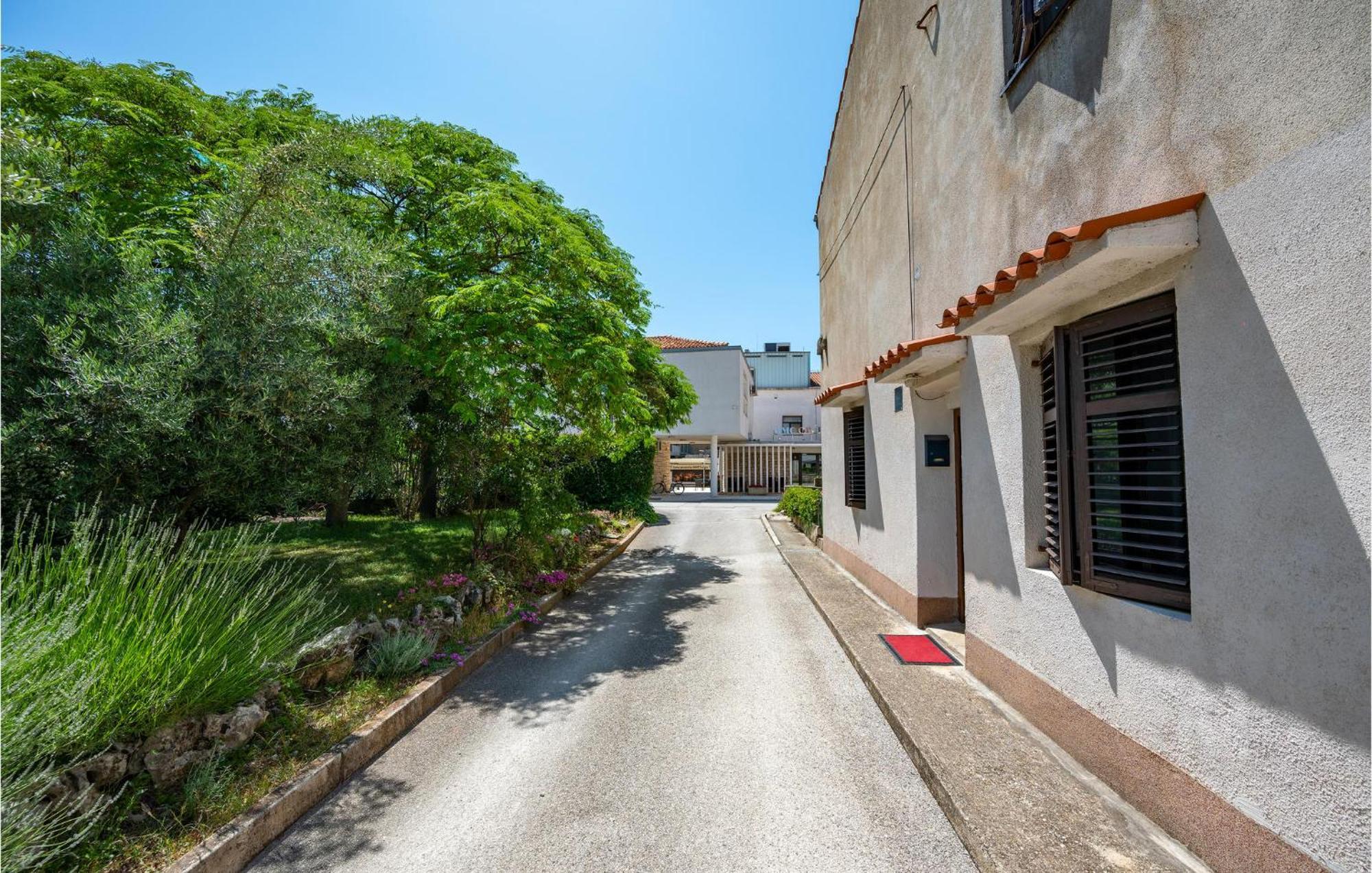 Cozy Apartment In Fazana With Kitchen Exterior photo