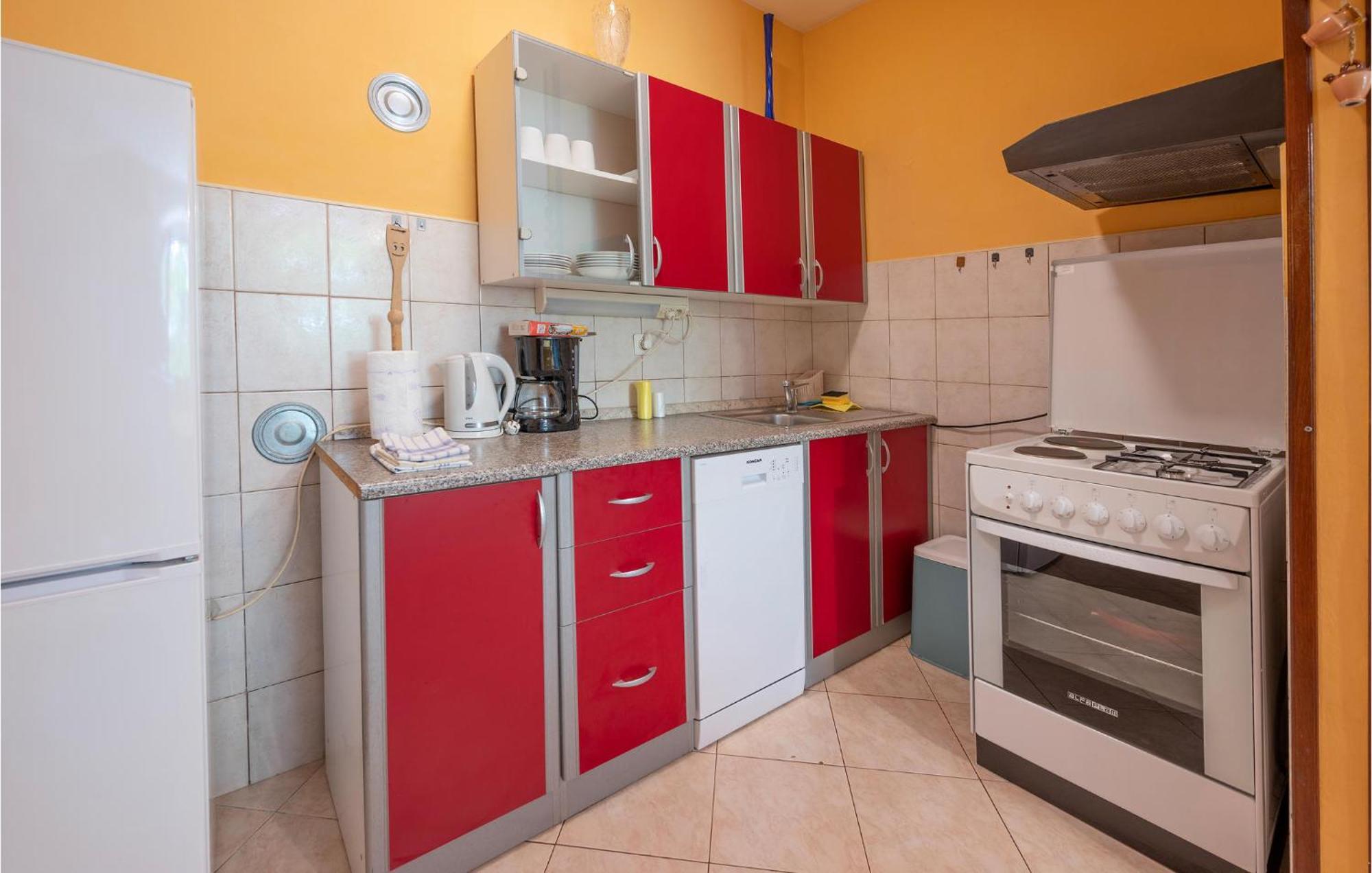 Cozy Apartment In Fazana With Kitchen Exterior photo